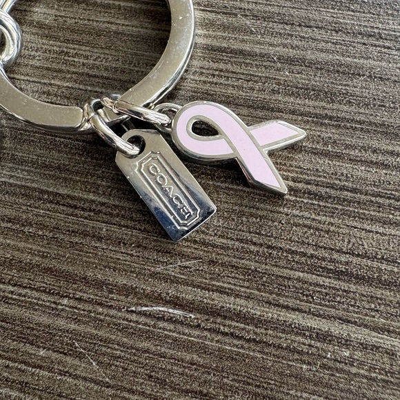 Coach Pink Crystal Heart Turnlock Valet Keychain Crystal 2008 - Picture 7 of 10